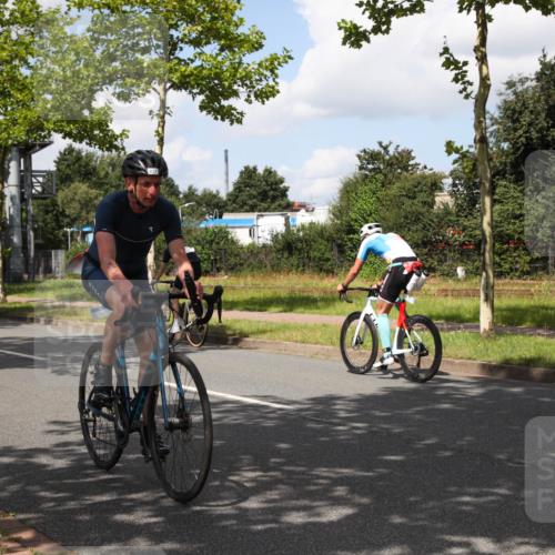 10.08.2025 - GEWOBA Citytriathlon Bremen Yannick Fuchs http://msf.ph/oto/8563748 10.08.2025 12:39:42 Radfahren 572, 589, 795, 813 meine-sportfotos.de