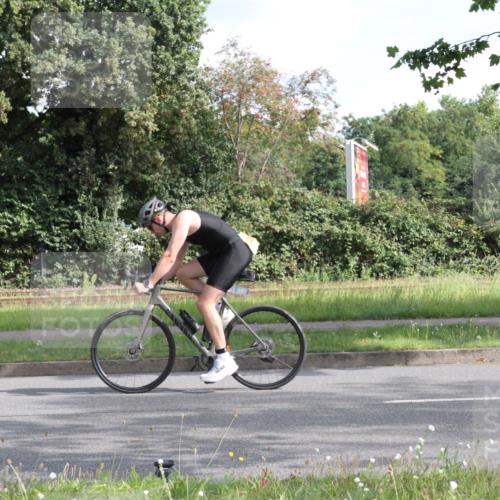10.08.2025 - GEWOBA Citytriathlon Bremen Yannick Fuchs http://msf.ph/oto/8563752 10.08.2025 10:52:19 Radfahren 137, 349, 354, 355, 390, 392, 394, 479 meine-sportfotos.de