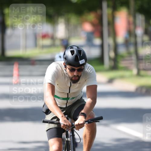 10.08.2025 - GEWOBA Citytriathlon Bremen Yannick Fuchs http://msf.ph/oto/8563766 10.08.2025 14:38:15 Radfahren 30, 54, 81, 147, 152, 162, 295 meine-sportfotos.de