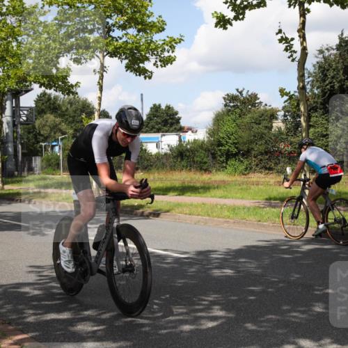10.08.2025 - GEWOBA Citytriathlon Bremen Yannick Fuchs http://msf.ph/oto/8563775 10.08.2025 12:40:00 Radfahren 589, 596, 690, 706, 721, 779, 831, 880, 883, 1028 meine-sportfotos.de
