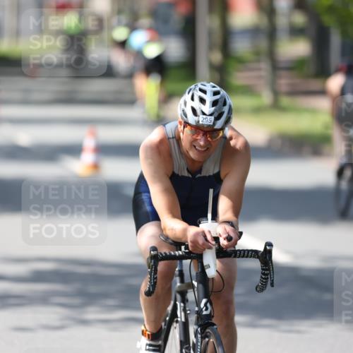 10.08.2025 - GEWOBA Citytriathlon Bremen Yannick Fuchs http://msf.ph/oto/8563791 10.08.2025 14:38:30 Radfahren 50, 51, 162, 195, 295, 312 meine-sportfotos.de