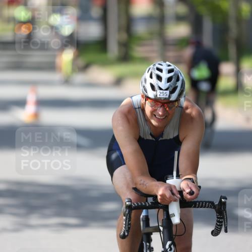 10.08.2025 - GEWOBA Citytriathlon Bremen Yannick Fuchs http://msf.ph/oto/8563793 10.08.2025 14:38:30 Radfahren 50, 51, 162, 195, 295, 312 meine-sportfotos.de