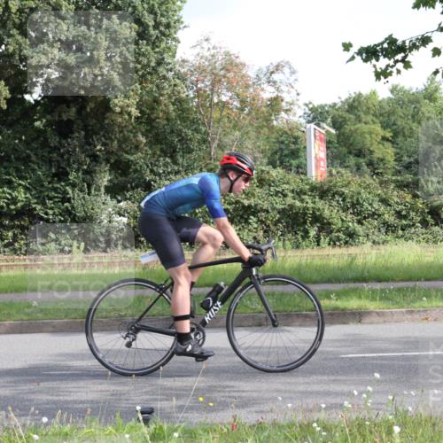 10.08.2025 - GEWOBA Citytriathlon Bremen Yannick Fuchs http://msf.ph/oto/8563798 10.08.2025 10:52:29 Radfahren 43, 137, 349, 354, 355, 390, 392, 394, 479, 491, 504 meine-sportfotos.de