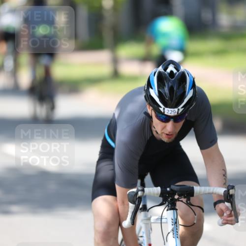 10.08.2025 - GEWOBA Citytriathlon Bremen Yannick Fuchs http://msf.ph/oto/8563799 10.08.2025 14:38:35 Radfahren 50, 51, 162, 195, 216, 238, 295, 312 meine-sportfotos.de