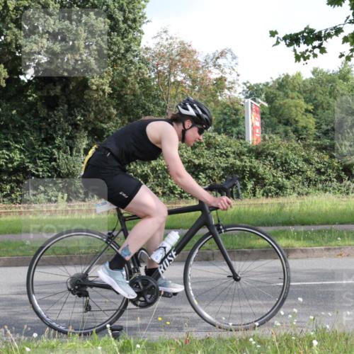 10.08.2025 - GEWOBA Citytriathlon Bremen Yannick Fuchs http://msf.ph/oto/8563815 10.08.2025 10:52:38 Radfahren 21, 43, 354, 355, 491, 504 meine-sportfotos.de