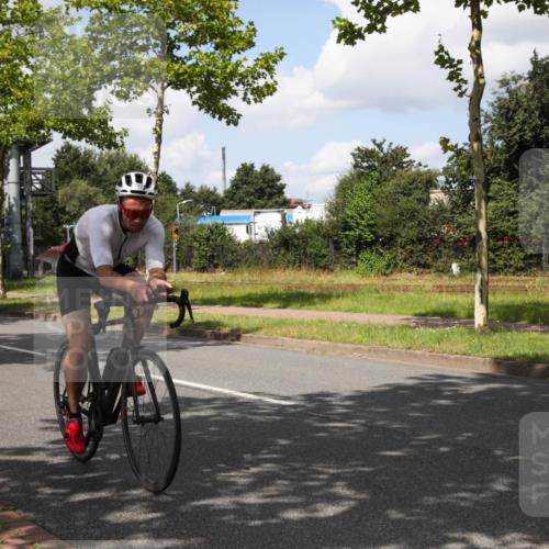10.08.2025 - GEWOBA Citytriathlon Bremen Yannick Fuchs http://msf.ph/oto/8563825 10.08.2025 12:40:24 Radfahren 559, 581, 597, 602, 672, 723, 737, 815, 848, 870, 879, 890, 896, 899, 910, 949, 975, 1024 meine-sportfotos.de