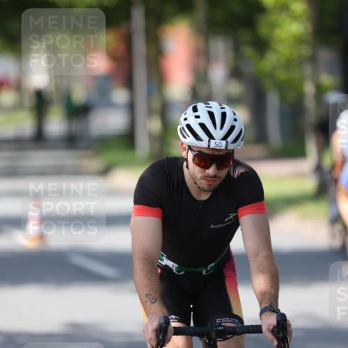 10.08.2025 - GEWOBA Citytriathlon Bremen Yannick Fuchs http://msf.ph/oto/8563840 10.08.2025 14:38:42 Radfahren 50, 51, 195, 216, 238, 312, 354 meine-sportfotos.de