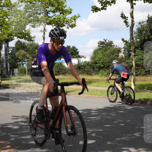 10.08.2025 - GEWOBA Citytriathlon Bremen Yannick Fuchs http://msf.ph/oto/8563841 10.08.2025 12:40:27 Radfahren 559, 581, 597, 602, 672, 723, 737, 815, 848, 870, 879, 890, 899, 910, 949, 975, 1002, 1024 meine-sportfotos.de
