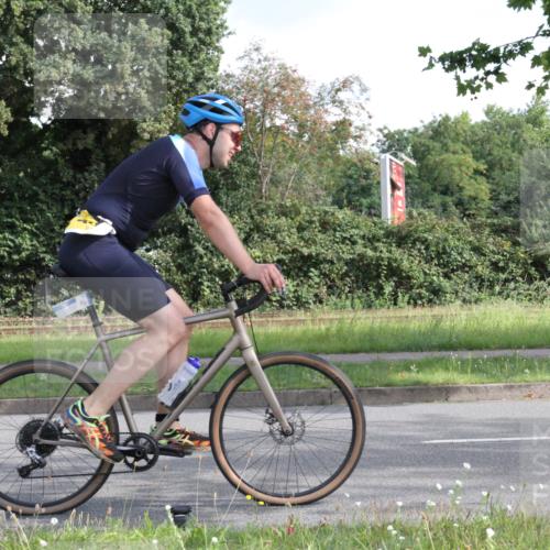 10.08.2025 - GEWOBA Citytriathlon Bremen Yannick Fuchs http://msf.ph/oto/8563855 10.08.2025 10:52:56 Radfahren 21, 358, 400, 413 meine-sportfotos.de