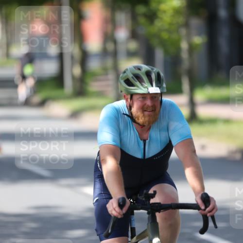 10.08.2025 - GEWOBA Citytriathlon Bremen Yannick Fuchs http://msf.ph/oto/8563869 10.08.2025 14:38:46 Radfahren 50, 51, 195, 216, 238, 312, 354 meine-sportfotos.de