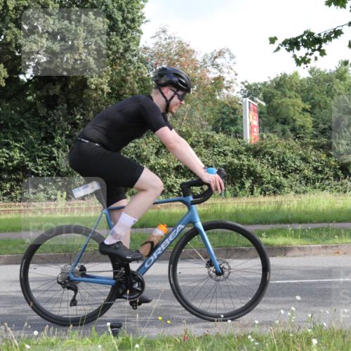 10.08.2025 - GEWOBA Citytriathlon Bremen Yannick Fuchs http://msf.ph/oto/8563880 10.08.2025 10:53:09 Radfahren 29, 225, 350, 358, 379, 380, 382, 404, 413, 448, 502 meine-sportfotos.de