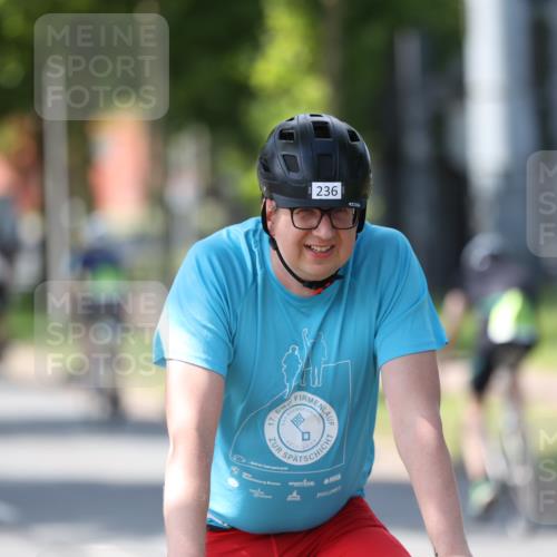 10.08.2025 - GEWOBA Citytriathlon Bremen Yannick Fuchs http://msf.ph/oto/8563919 10.08.2025 14:39:05 Radfahren 100, 130, 236, 354 meine-sportfotos.de