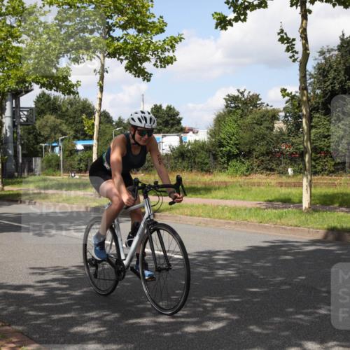 10.08.2025 - GEWOBA Citytriathlon Bremen Yannick Fuchs http://msf.ph/oto/8563926 10.08.2025 12:41:15 Radfahren 568, 660, 665, 705, 730, 755, 803, 830, 849, 862, 934, 1014, 1023 meine-sportfotos.de