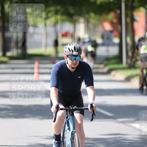 10.08.2025 - GEWOBA Citytriathlon Bremen Yannick Fuchs http://msf.ph/oto/8563933 10.08.2025 14:39:09 Radfahren 18, 100, 130, 236, 427 meine-sportfotos.de