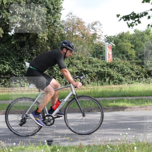 10.08.2025 - GEWOBA Citytriathlon Bremen Yannick Fuchs http://msf.ph/oto/8563943 10.08.2025 10:53:23 Radfahren 29, 225, 350, 379, 380, 382, 404, 502 meine-sportfotos.de