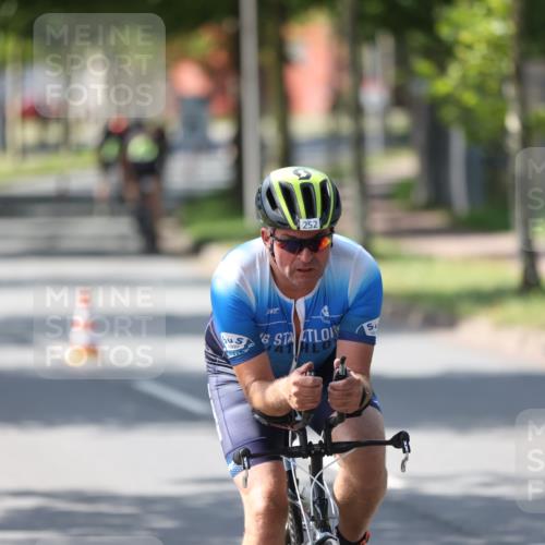 10.08.2025 - GEWOBA Citytriathlon Bremen Yannick Fuchs http://msf.ph/oto/8563945 10.08.2025 14:39:11 Radfahren 18, 100, 130, 174, 236, 283, 427 meine-sportfotos.de