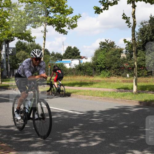 10.08.2025 - GEWOBA Citytriathlon Bremen Yannick Fuchs http://msf.ph/oto/8563947 10.08.2025 12:41:23 Radfahren 568, 609, 619, 705, 730, 755, 830, 849, 862, 934, 1014 meine-sportfotos.de