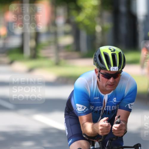 10.08.2025 - GEWOBA Citytriathlon Bremen Yannick Fuchs http://msf.ph/oto/8563950 10.08.2025 14:39:12 Radfahren 18, 100, 130, 174, 236, 283, 427 meine-sportfotos.de