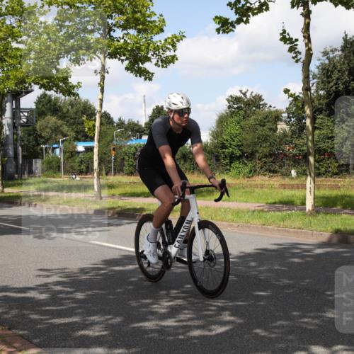10.08.2025 - GEWOBA Citytriathlon Bremen Yannick Fuchs http://msf.ph/oto/8563976 10.08.2025 12:41:48 Radfahren 614, 623, 663, 923, 926, 983 meine-sportfotos.de