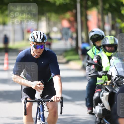 10.08.2025 - GEWOBA Citytriathlon Bremen Yannick Fuchs http://msf.ph/oto/8563980 10.08.2025 14:39:18 Radfahren 18, 84, 94, 130, 174, 281, 283, 427 meine-sportfotos.de