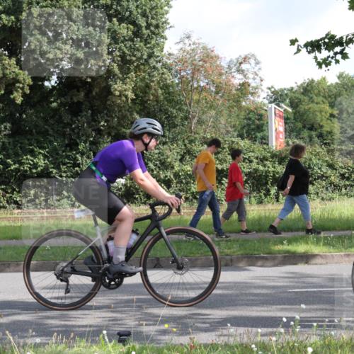 10.08.2025 - GEWOBA Citytriathlon Bremen Yannick Fuchs http://msf.ph/oto/8563983 10.08.2025 10:54:13 Radfahren 359, 427, 451, 461, 500 meine-sportfotos.de