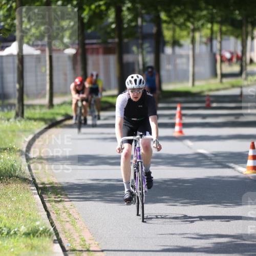 10.08.2025 - GEWOBA Citytriathlon Bremen Yannick Fuchs http://msf.ph/oto/8563985 10.08.2025 14:39:19 Radfahren 18, 84, 94, 126, 130, 174, 281, 283, 427 meine-sportfotos.de