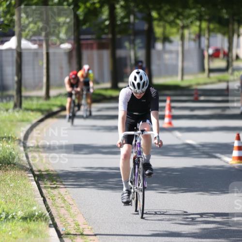 10.08.2025 - GEWOBA Citytriathlon Bremen Yannick Fuchs http://msf.ph/oto/8563988 10.08.2025 14:39:19 Radfahren 18, 84, 94, 126, 130, 174, 281, 283, 427 meine-sportfotos.de