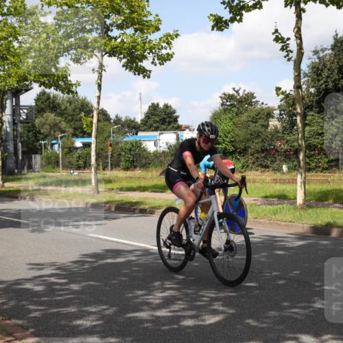 10.08.2025 - GEWOBA Citytriathlon Bremen Yannick Fuchs http://msf.ph/oto/8563991 10.08.2025 12:41:57 Radfahren 614, 623, 923, 926, 983, 1003 meine-sportfotos.de