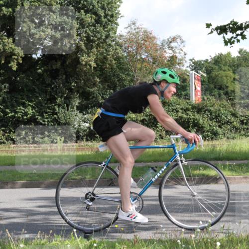 10.08.2025 - GEWOBA Citytriathlon Bremen Yannick Fuchs http://msf.ph/oto/8563993 10.08.2025 10:54:23 Radfahren 75, 123, 153, 356, 427, 461, 492, 500 meine-sportfotos.de