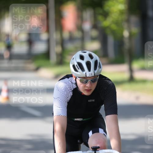 10.08.2025 - GEWOBA Citytriathlon Bremen Yannick Fuchs http://msf.ph/oto/8563995 10.08.2025 14:39:21 Radfahren 18, 84, 94, 101, 126, 130, 174, 281, 283, 427 meine-sportfotos.de