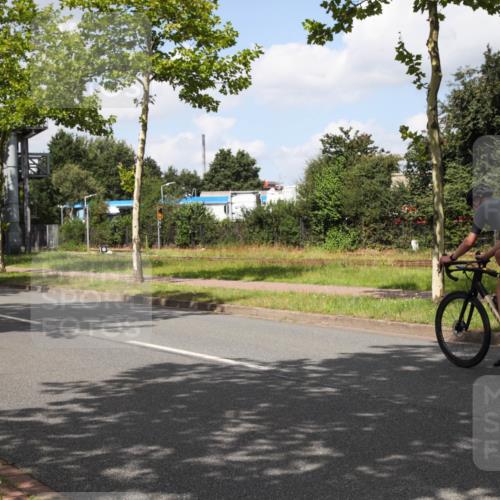 10.08.2025 - GEWOBA Citytriathlon Bremen Yannick Fuchs http://msf.ph/oto/8563996 10.08.2025 12:42:05 Radfahren 698, 923, 926, 1003 meine-sportfotos.de