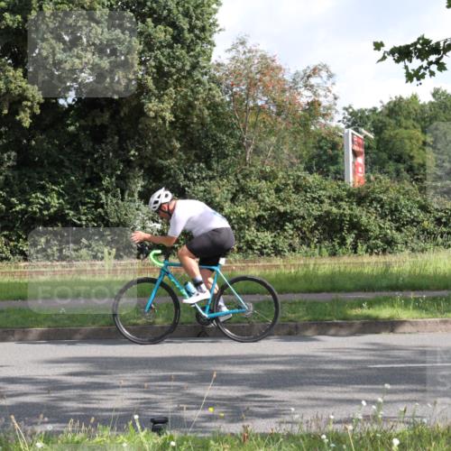 10.08.2025 - GEWOBA Citytriathlon Bremen Yannick Fuchs http://msf.ph/oto/8563998 10.08.2025 10:54:24 Radfahren 75, 123, 153, 356, 427, 461, 492, 500 meine-sportfotos.de