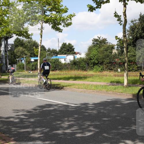 10.08.2025 - GEWOBA Citytriathlon Bremen Yannick Fuchs http://msf.ph/oto/8564007 10.08.2025 12:42:08 Radfahren 698, 754, 926, 1003 meine-sportfotos.de