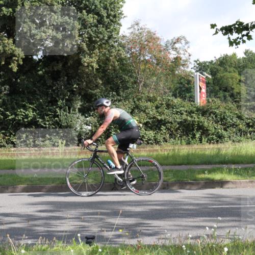 10.08.2025 - GEWOBA Citytriathlon Bremen Yannick Fuchs http://msf.ph/oto/8564009 10.08.2025 10:54:26 Radfahren 75, 123, 153, 356, 427, 492, 500 meine-sportfotos.de