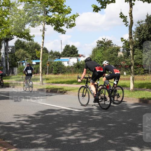 10.08.2025 - GEWOBA Citytriathlon Bremen Yannick Fuchs http://msf.ph/oto/8564010 10.08.2025 12:42:08 Radfahren 698, 754, 926, 1003 meine-sportfotos.de