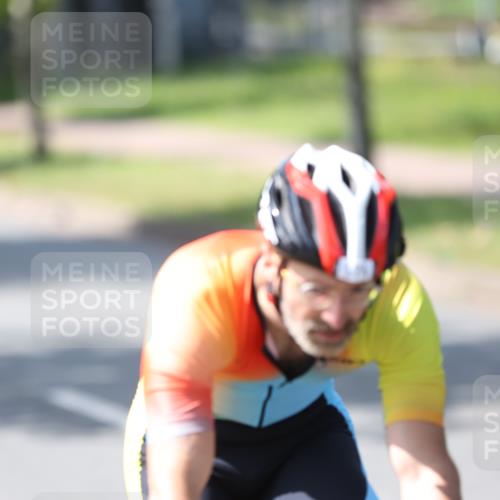 10.08.2025 - GEWOBA Citytriathlon Bremen Yannick Fuchs http://msf.ph/oto/8564011 10.08.2025 14:39:25 Radfahren 18, 84, 94, 101, 126, 130, 174, 281, 283, 334, 427 meine-sportfotos.de