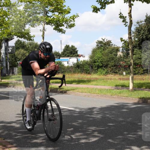 10.08.2025 - GEWOBA Citytriathlon Bremen Yannick Fuchs http://msf.ph/oto/8564012 10.08.2025 12:42:13 Radfahren 595, 698, 754, 1003 meine-sportfotos.de
