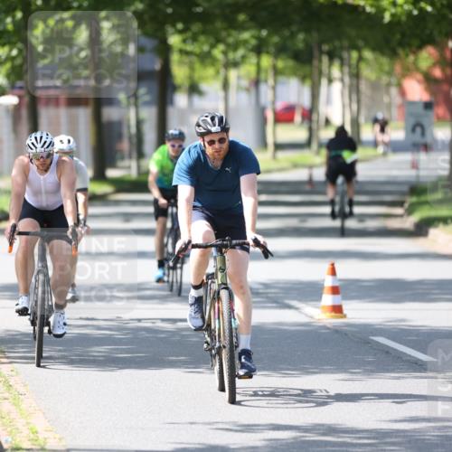 10.08.2025 - GEWOBA Citytriathlon Bremen Yannick Fuchs http://msf.ph/oto/8564013 10.08.2025 14:39:33 Radfahren 18, 84, 90, 94, 101, 126, 174, 281, 283, 334 meine-sportfotos.de