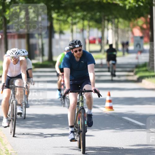 10.08.2025 - GEWOBA Citytriathlon Bremen Yannick Fuchs http://msf.ph/oto/8564018 10.08.2025 14:39:33 Radfahren 18, 84, 90, 94, 101, 126, 174, 281, 283, 334 meine-sportfotos.de