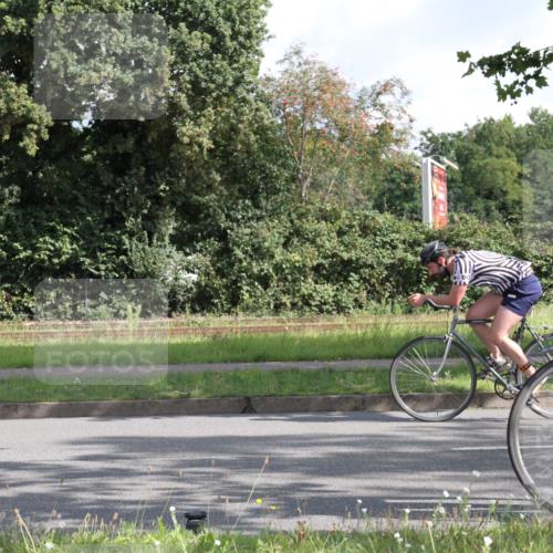 10.08.2025 - GEWOBA Citytriathlon Bremen Yannick Fuchs http://msf.ph/oto/8564023 10.08.2025 10:54:29 Radfahren 75, 123, 153, 356, 427, 492, 500 meine-sportfotos.de