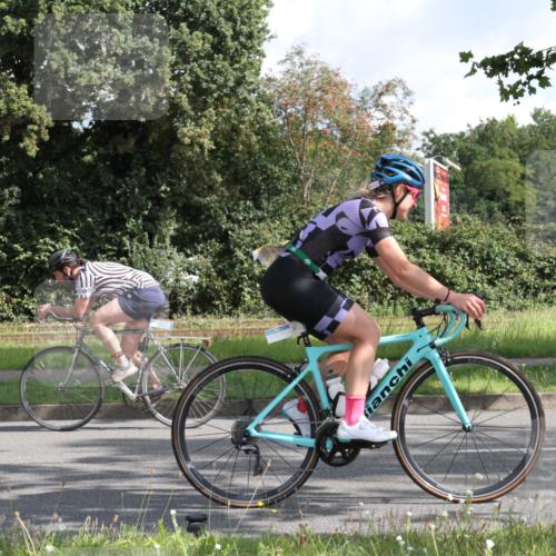 10.08.2025 - GEWOBA Citytriathlon Bremen Yannick Fuchs http://msf.ph/oto/8564027 10.08.2025 10:54:30 Radfahren 75, 123, 153, 356, 427, 456, 492, 500 meine-sportfotos.de
