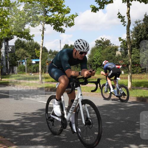 10.08.2025 - GEWOBA Citytriathlon Bremen Yannick Fuchs http://msf.ph/oto/8564028 10.08.2025 12:42:23 Radfahren 595, 611, 613, 698, 754 meine-sportfotos.de