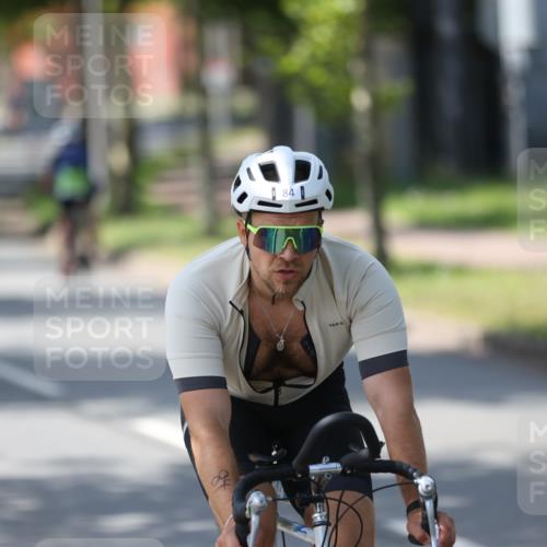 10.08.2025 - GEWOBA Citytriathlon Bremen Yannick Fuchs http://msf.ph/oto/8564031 10.08.2025 14:39:36 Radfahren 80, 84, 90, 94, 101, 126, 215, 281, 334 meine-sportfotos.de
