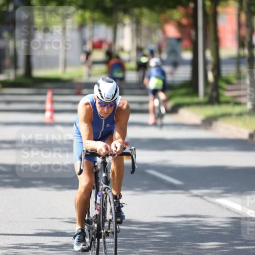 10.08.2025 - GEWOBA Citytriathlon Bremen Yannick Fuchs http://msf.ph/oto/8564033 10.08.2025 14:39:37 Radfahren 80, 84, 90, 94, 101, 124, 126, 215, 281, 334 meine-sportfotos.de