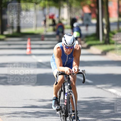 10.08.2025 - GEWOBA Citytriathlon Bremen Yannick Fuchs http://msf.ph/oto/8564036 10.08.2025 14:39:37 Radfahren 80, 84, 90, 94, 101, 124, 126, 215, 281, 334 meine-sportfotos.de