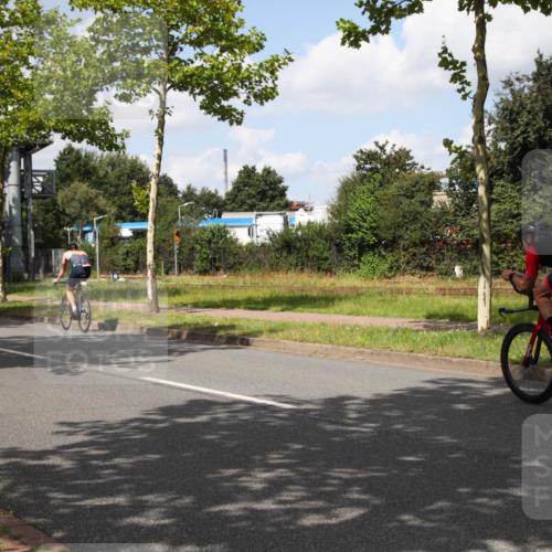10.08.2025 - GEWOBA Citytriathlon Bremen Yannick Fuchs http://msf.ph/oto/8564037 10.08.2025 12:42:32 Radfahren 595, 611, 613, 944, 953 meine-sportfotos.de
