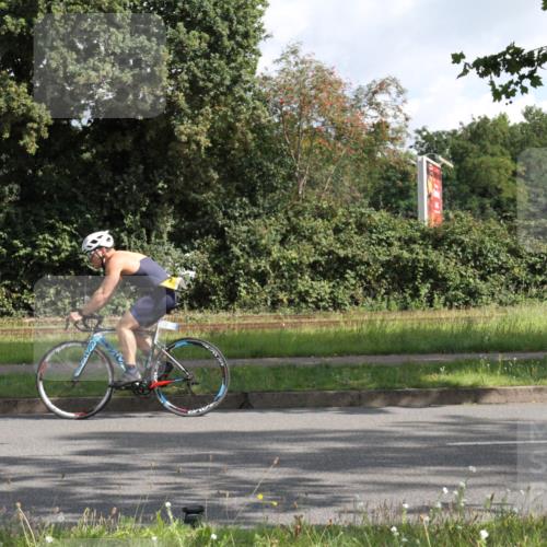 10.08.2025 - GEWOBA Citytriathlon Bremen Yannick Fuchs http://msf.ph/oto/8564041 10.08.2025 10:54:31 Radfahren 75, 123, 153, 356, 427, 456, 492, 500 meine-sportfotos.de