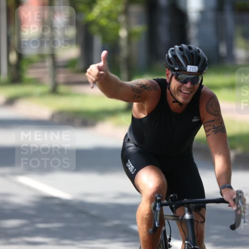 10.08.2025 - GEWOBA Citytriathlon Bremen Yannick Fuchs http://msf.ph/oto/8564059 10.08.2025 14:39:47 Radfahren 80, 90, 124, 215, 217, 274, 334 meine-sportfotos.de