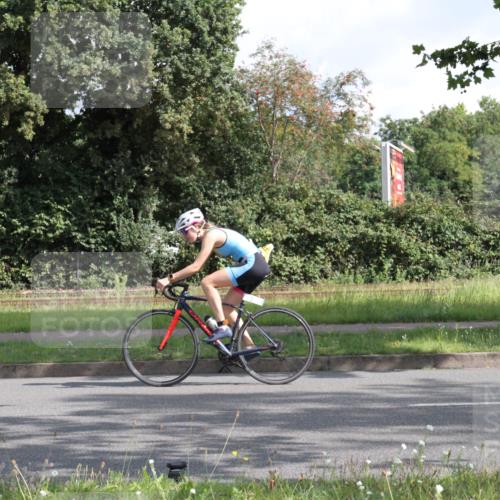 10.08.2025 - GEWOBA Citytriathlon Bremen Yannick Fuchs http://msf.ph/oto/8564072 10.08.2025 10:54:49 Radfahren 33, 85, 373, 378, 452, 456 meine-sportfotos.de