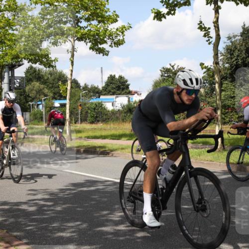 10.08.2025 - GEWOBA Citytriathlon Bremen Yannick Fuchs http://msf.ph/oto/8564073 10.08.2025 12:42:58 Radfahren 628, 644, 677, 684, 710, 846, 850, 871, 889, 909 meine-sportfotos.de